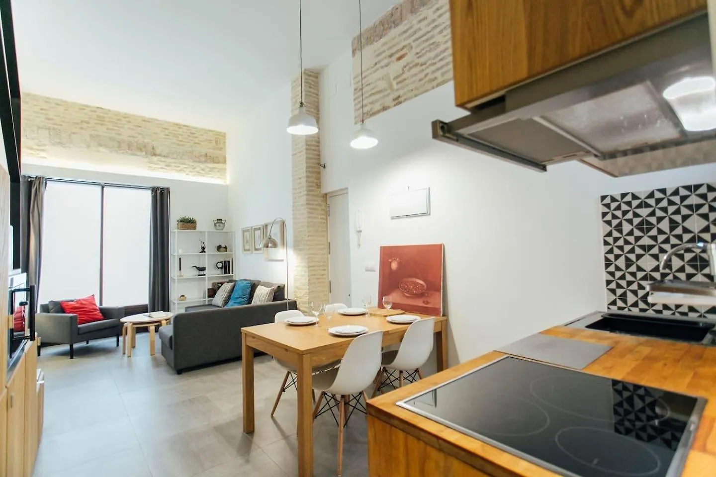 Amplio Apartamento De Diseno Precioso De Estilo Sevillano En Pleno Centro